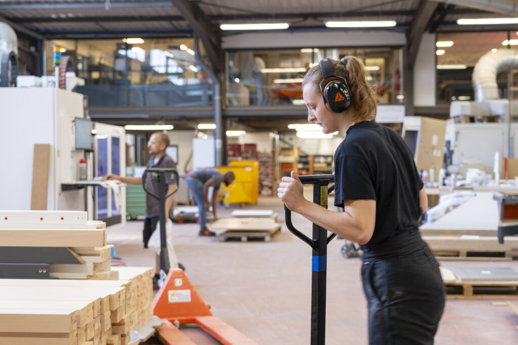 Atelier de production cabines acoustiques Essentielle