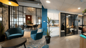 La salle de réunion 2 à 4 personnes : comment choisir la bonne solution en open space ?